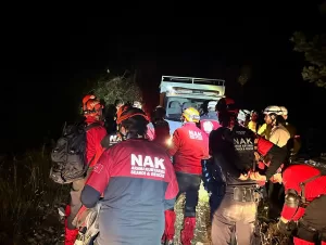 BURSA (AA) – Bursa'nın Kestel ilçesinde, ormanlık alanda kayalıklardan düşüp