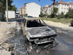 İSTANBUL (AA) – Büyükçekmece'de park halindeki otomobilde çıkan yangın söndürüldü.