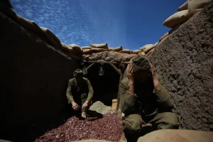 - Alçıtepe köyündeki alanda taarruza kalkan, karavanadan çorba içen, dinlenen