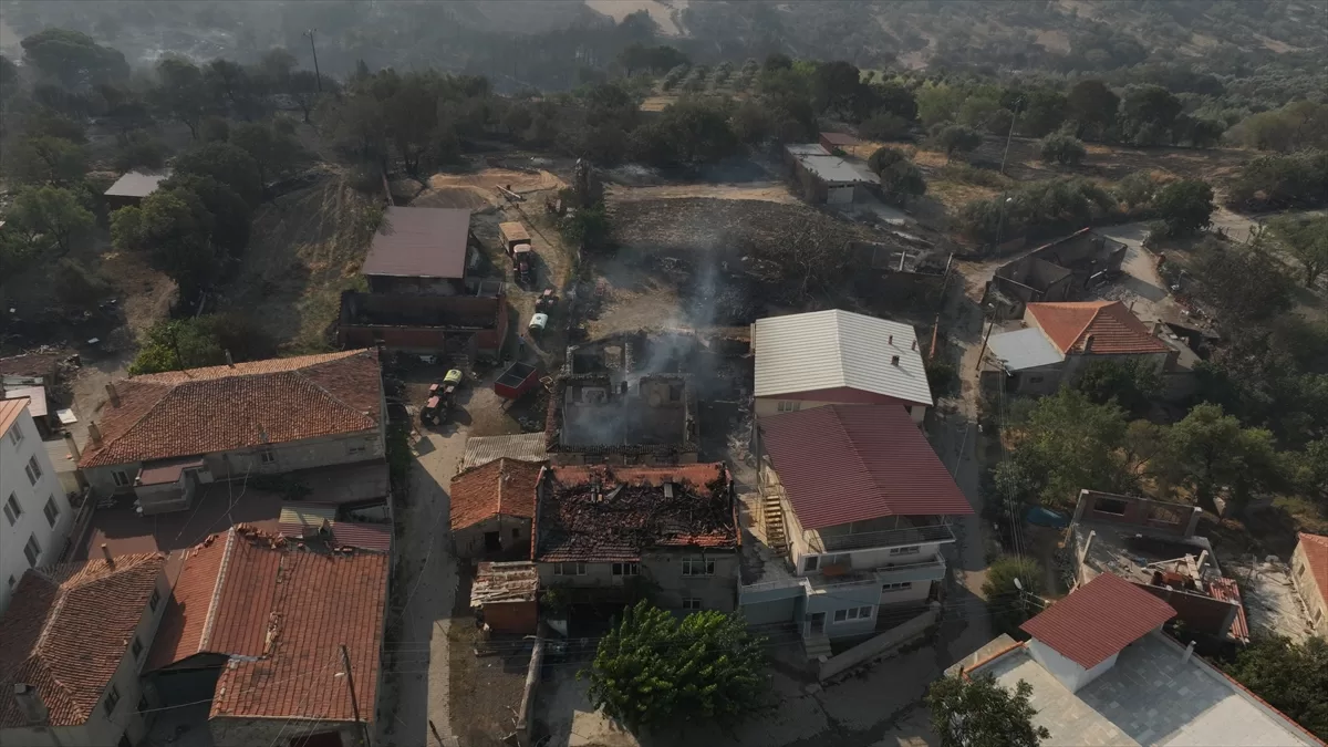 Çanakkale'de iki köy arasında rüzgarla yeniden alevlenen yangına müdahale ediliyor