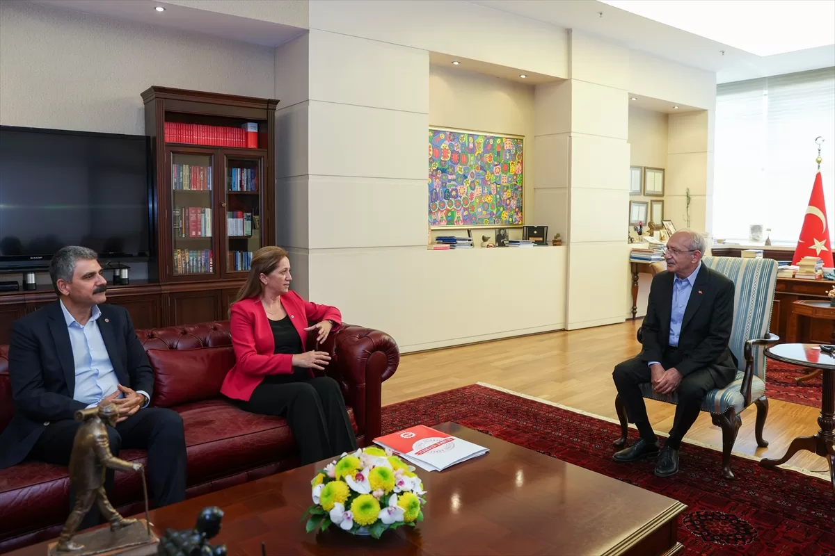 CHP Genel Başkanı Kılıçdaroğlu, DİSK Genel Başkanı Çerkezoğlu ile görüştü
