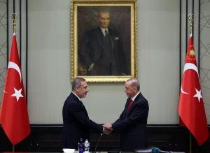 - Erdoğan, MGK toplantısına son kez katılan komutanlara hediye, Dışişleri