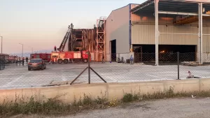 DENİZLİ (AA) – Denizli'nin Çardak ilçesindeki demir çelik fabrikasının boyahanesinde