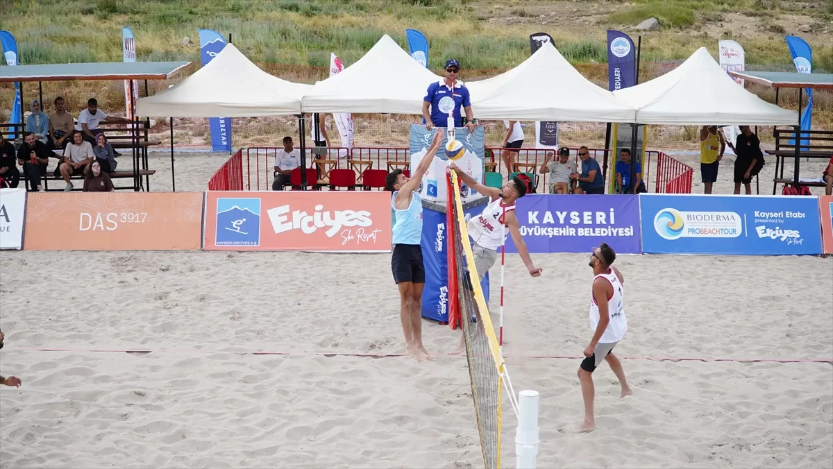 Erciyes'te plaj voleybolu turnuvası devam ediyor