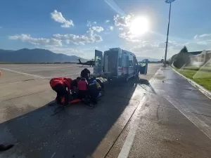 ERZİNCAN (AA) – Erzincan'da arazide maden araştırması yaptığı sırada kayadan