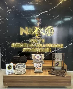 ERZURUM (AA) – Erzurum'da valiz içinde, ahşap çerezlik ve minyatür