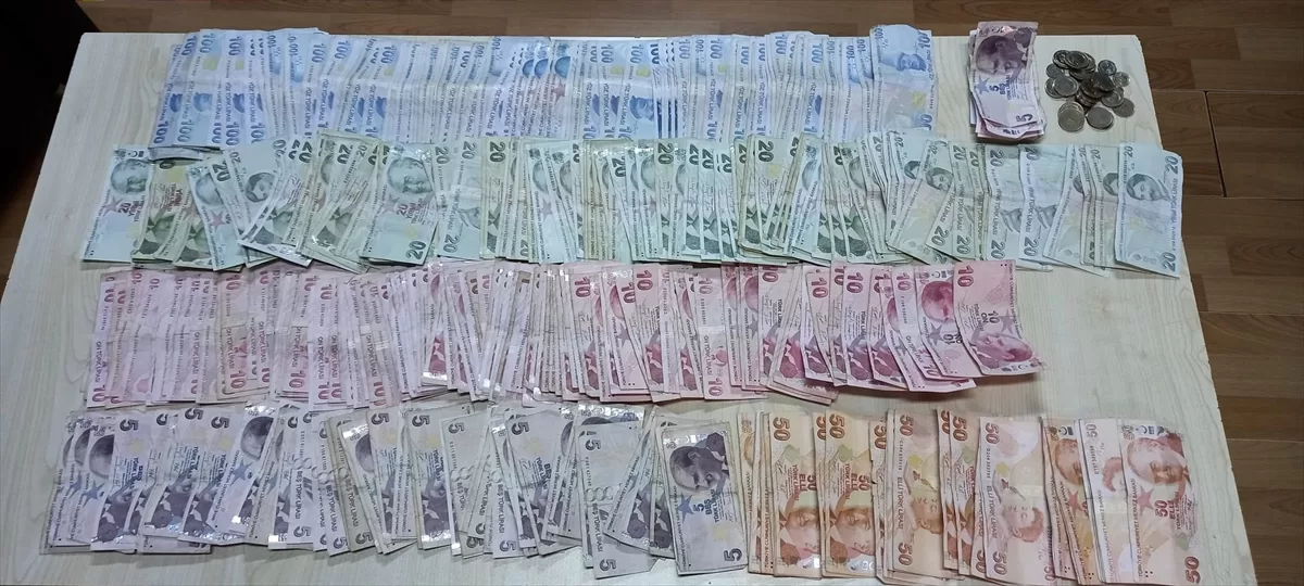 Eskişehir'de zabıta denetiminde dilencinin elindeki poşetten 13 bin 630 lira çıktı