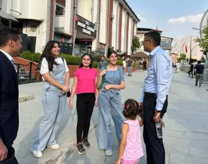 HAKKARİ (AA) – Hakkari Valisi Ali Çelik, şehit ailesini ziyaret