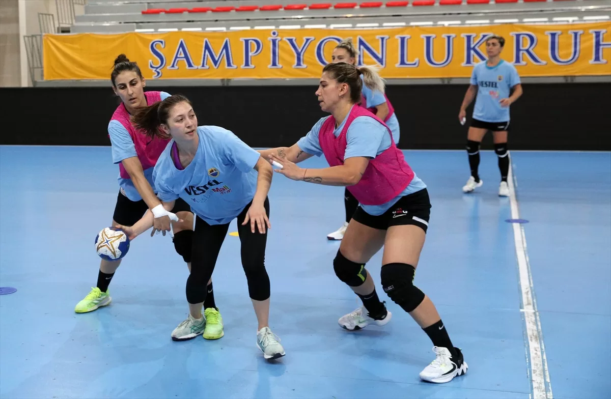 Hentbol Kadınlar Süper Lig'in son şampiyonu, galibiyetle başlamanın sevincini yaşıyor