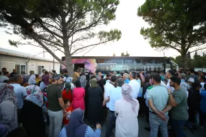 - "Deprem bölgesi için yardım kampanyasını devam ettirmek, sosyal projelere