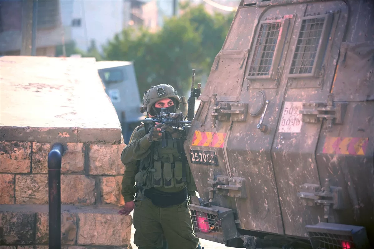 İsrail güçleri, Batı Şeria'da 8 Filistinliyi gerçek mermiyle yaraladı