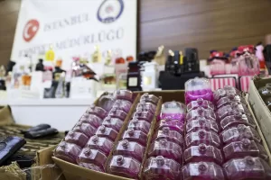 İSTANBUL (AA) – İstanbul'da düzenlenen "sahte parfüm" operasyonunda 5 şüpheli