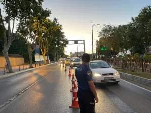 İSTANBUL (AA) – İstanbul Emniyet Müdürlüğü ekipleri, kentin birçok noktasında