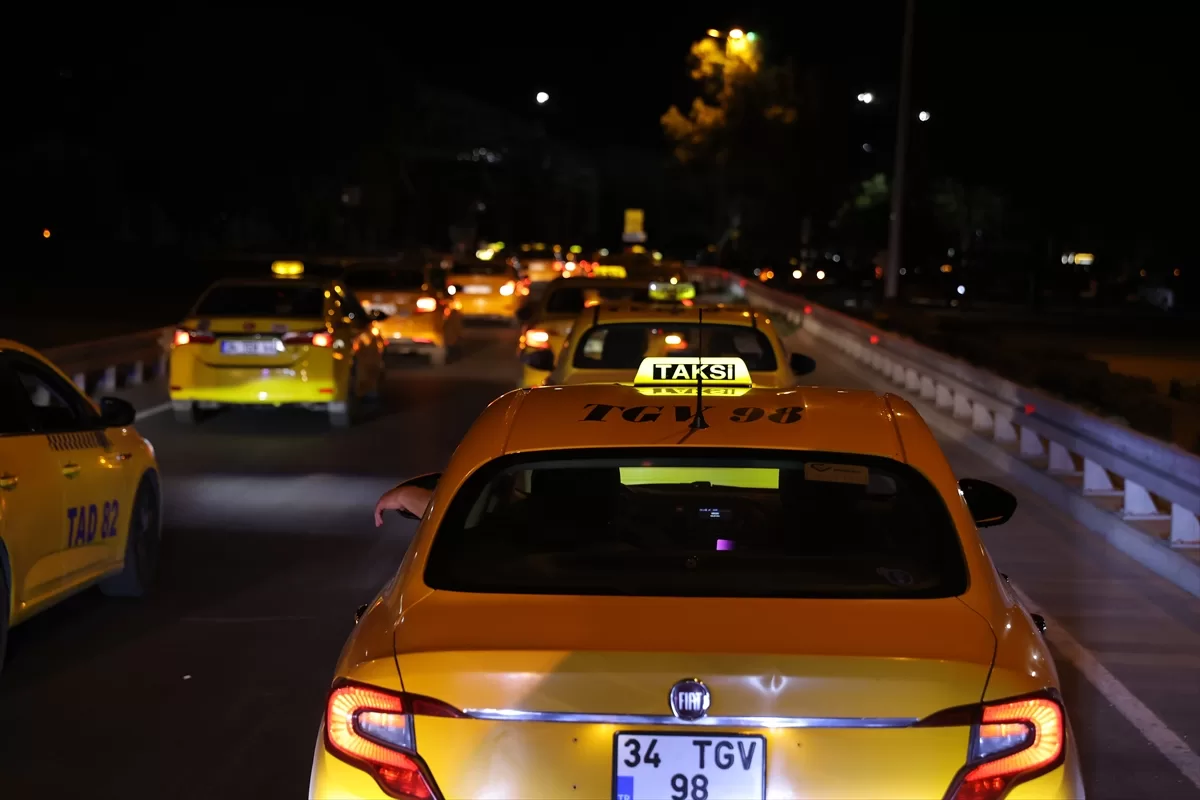 İstanbul'da taksicilerden taksimetre ücretine yüzde 100 zam talebi