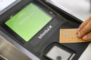 İSTANBUL (AA) – İstanbul'daki toplu ulaşım araçlarında kredi kartı, banka