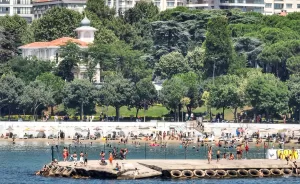 İSTANBUL (AA) – İstanbul'da etkili olan "eyyam-ı bahur" sıcaklarından bunalanların