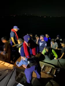 - Karaburun ve Dikili açıklarında da 265 düzensiz göçmen ve