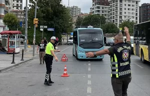 İSTANBUL (AA) – Kadıköy'de trafik kurallarını ihlal eden 5 minibüs