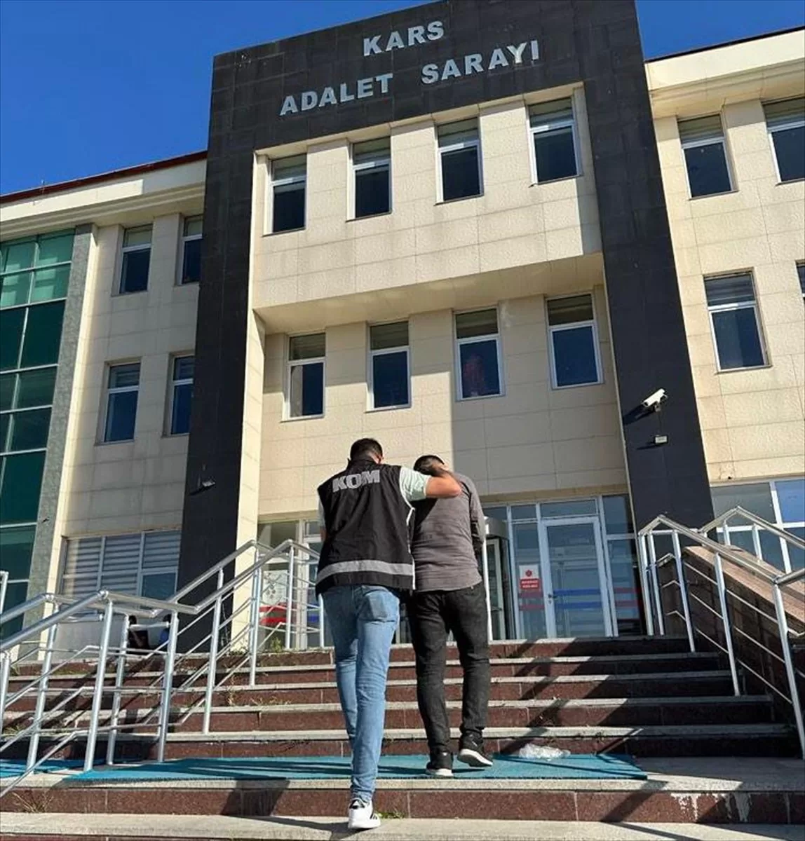 Kars'ta sınava girenlere kopya düzeneği hazırlayan organizatör tutuklandı