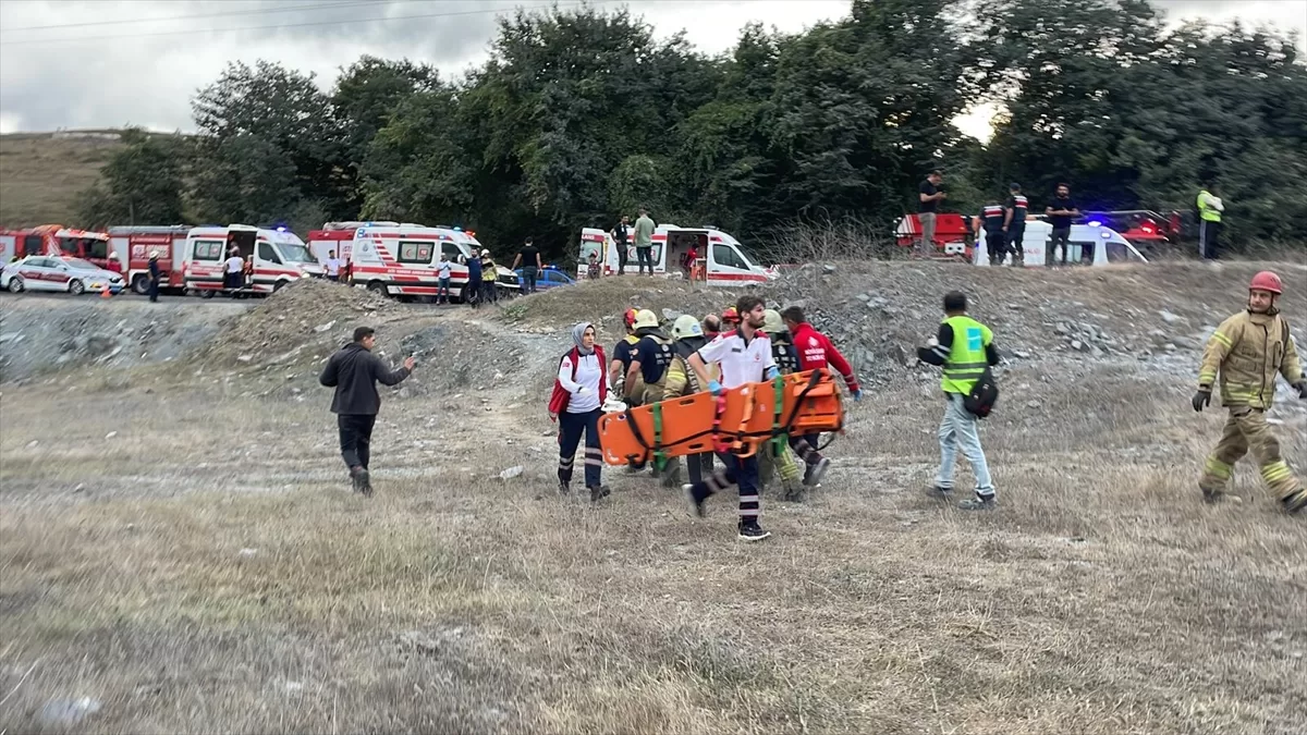 GÜNCELLEME – Kemerburgaz'da servis otobüsü kaza yaptı