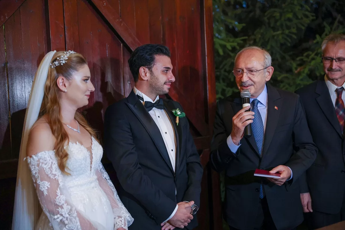 Kılıçdaroğlu, eski RTÜK üyesi merhum Demirdöğen'in oğlunun nikah şahitliğini yaptı