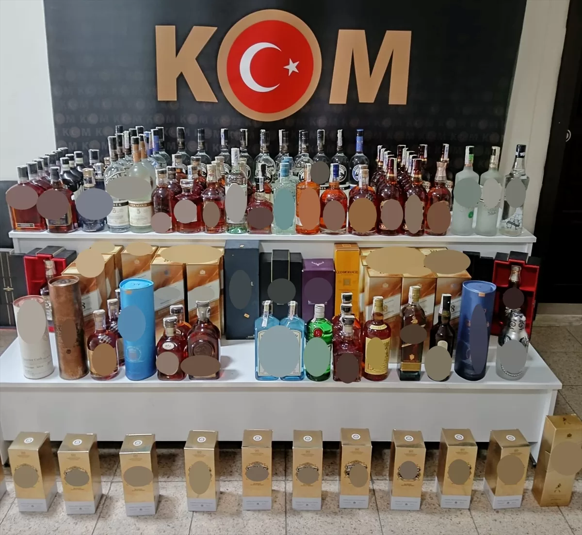 Kırklareli'nde bir evde 113 litre gümrük kaçağı içki ele geçirildi