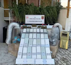 KIRKLARELİ (AA) – Kırklareli'nin Lüleburgaz ilçesinde evinde kenevir yetiştirmede kullanılan