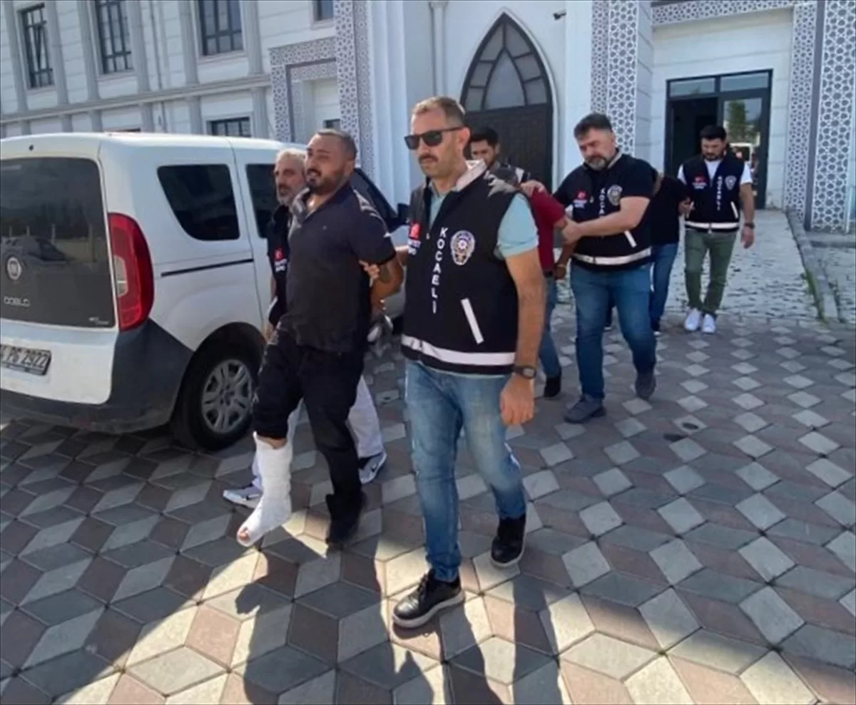 KOCAELİ (AA) – Kocaeli'nin Darıca ilçesinde bir kişinin öldüğü bıçaklı