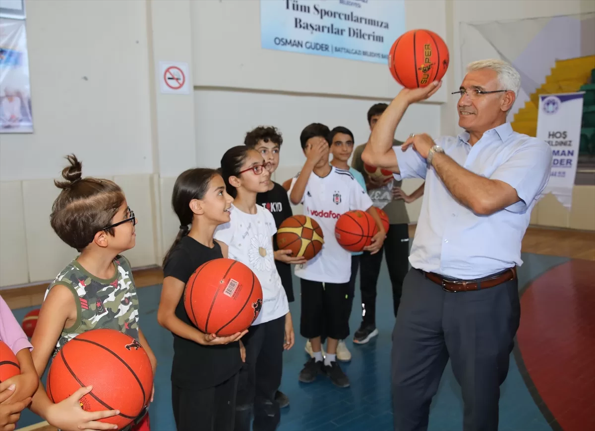 Malatya'daki yaz spor okullarında yaklaşık 10 bin depremzede çocuğa eğitim veriliyor