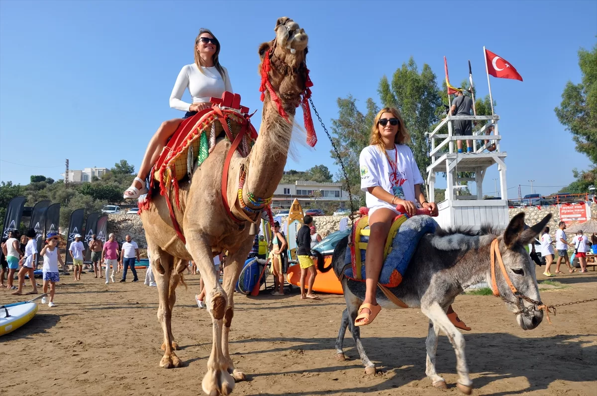 Mersin'de kürek sörfü yarışması düzenlendi