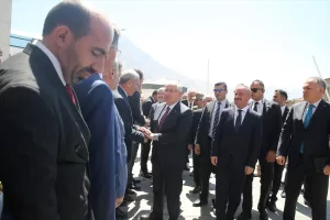 HAKKARİ (AA) – Milli Savunma Bakanı Yaşar Güler, "Yurt içinde