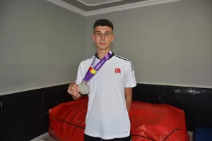 - "Türkiye rekoru kırmayı hedefliyorum"