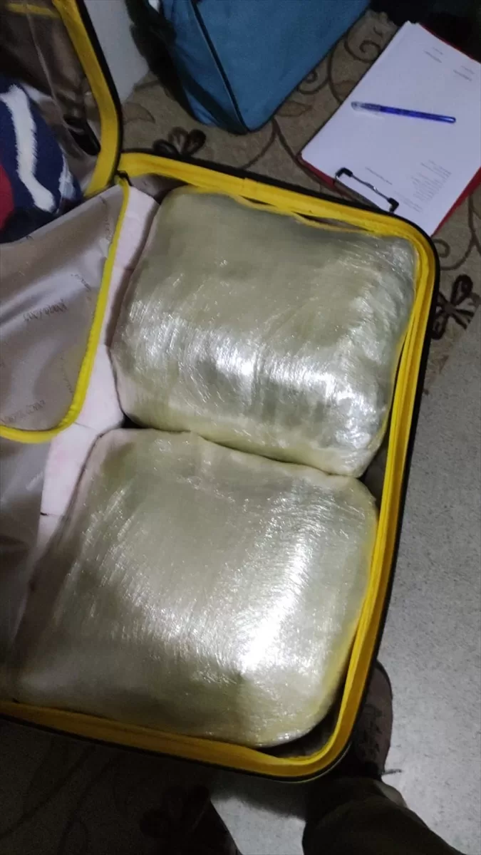 Osmaniye'de yolcu otobüsünde 9 kilo 650 gram uyuşturucu ele geçirildi