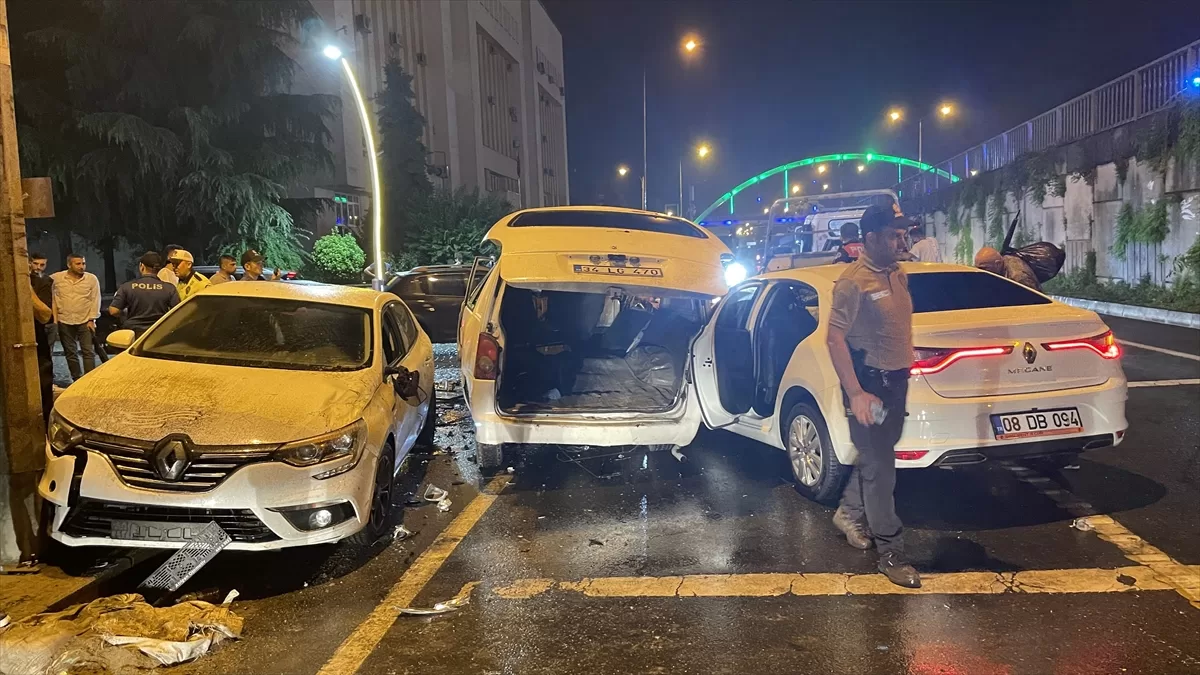 Rize'de 3 aracın karıştığı kazada 8 kişi yaralandı
