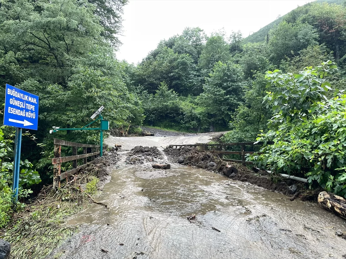 Rize'de şiddetli yağış nedeniyle 8 ev tedbir amacıyla boşaltıldı