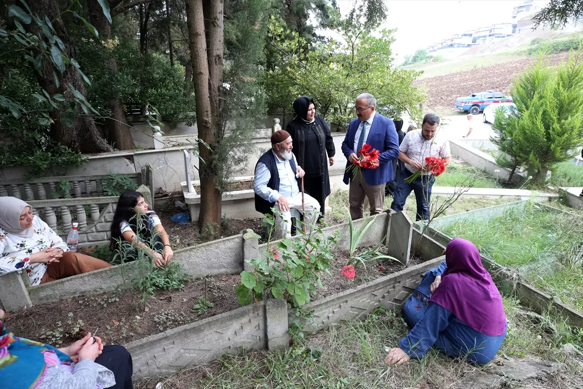 Sakarya ve Kocaeli'de 17 Ağustos Marmara Depremi'nde hayatını kaybedenler anıldı