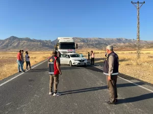 ŞIRNAK (AA) – Şırnak'ın Silopi ilçesinde tırın otomobile çarpması sonucu