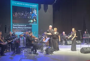 TRABZON (AA) – Trabzon'da organize edilen konserde, Anadolu rock müziğinin