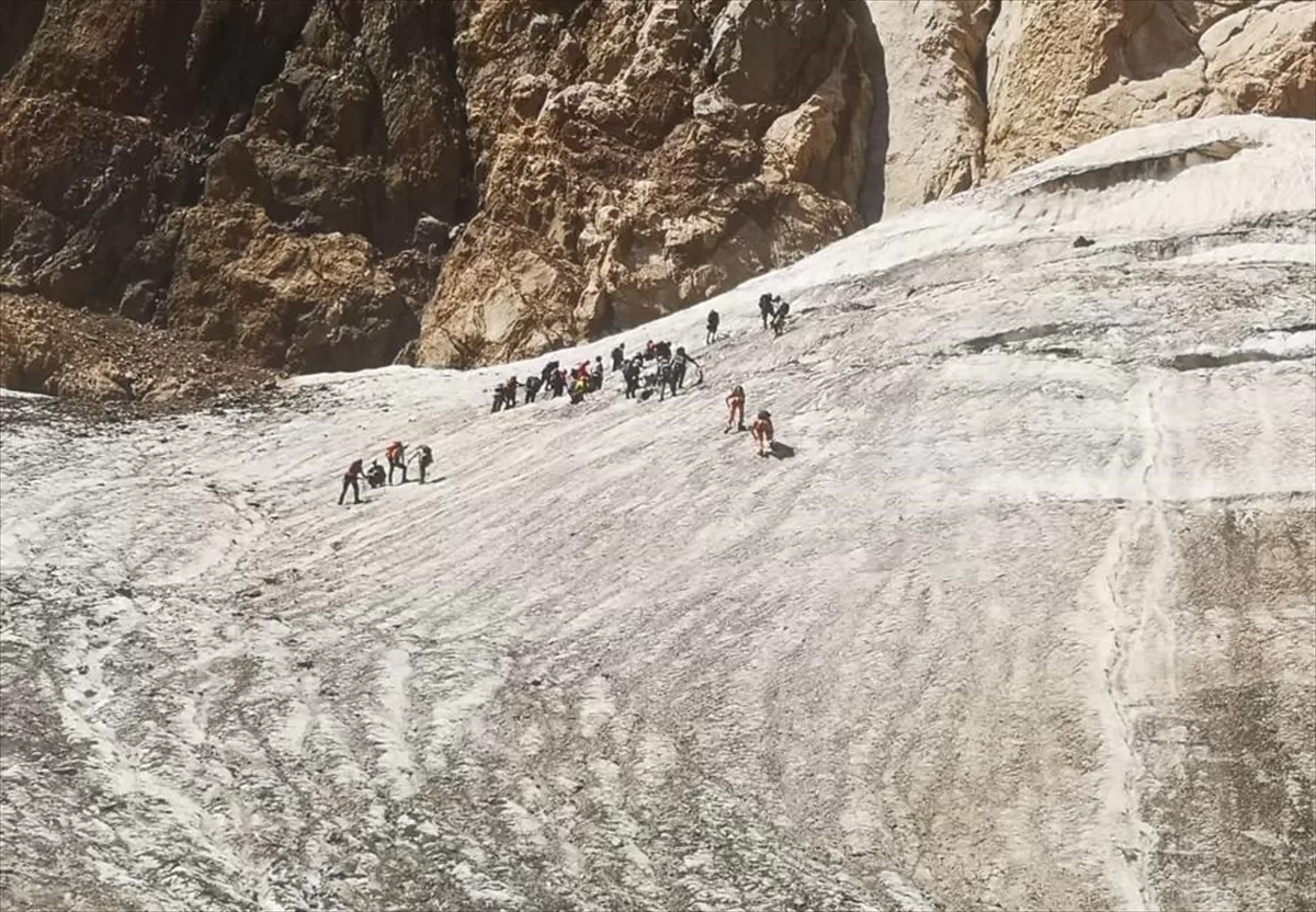 Türkiye Dağcılık Federasyonunun Hakkari'deki tırmanış eğitimi sona erdi