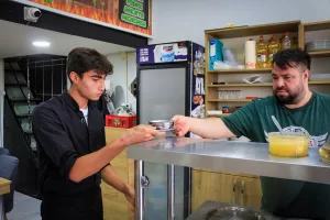 UŞAK (AA) – Uşak'ta bir lokantada staj yapan aşçılık bölümü