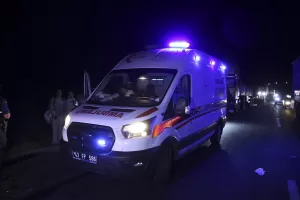 UŞAK (AA) – Uşak'ın Banaz ilçesinde yolcu otobüsünün salça yüklü