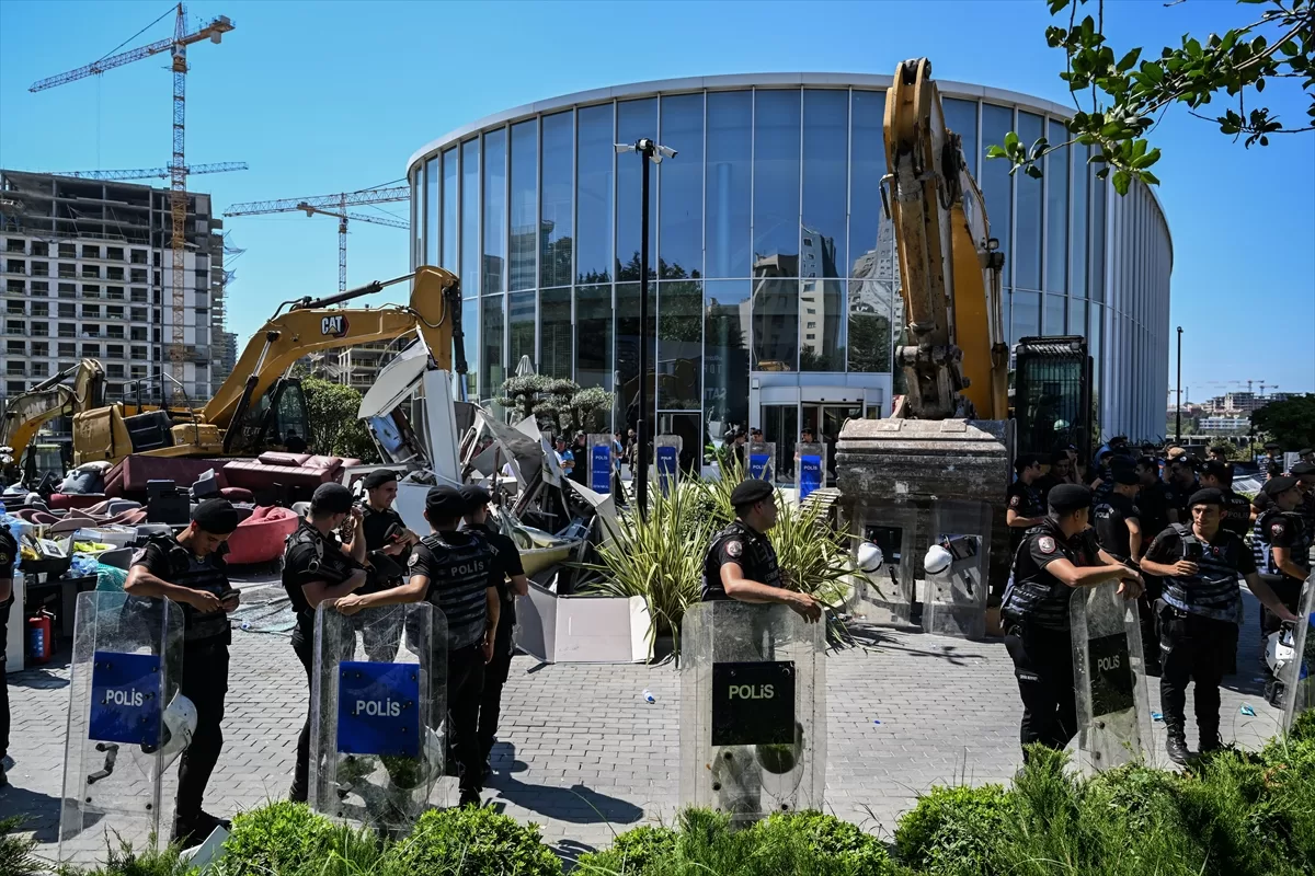 Zeytinburnu'nda İBB'nin yıkım işleminde gerginlik
