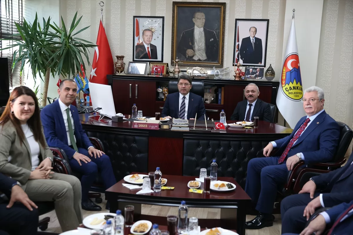 Adalet Bakanı Tunç, Çankırı'da ziyaretlerde bulundu