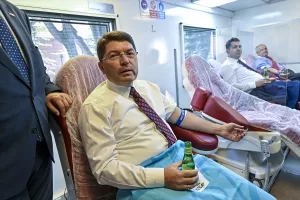 - "Kızılaya yaptığımız bu bağışla hayatlar kurtuluyor. O kana ihtiyacı