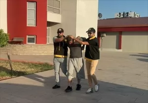 ADANA (AA) – Adana'nın merkez Yüreğir ilçesinde, bir kişinin sokakta