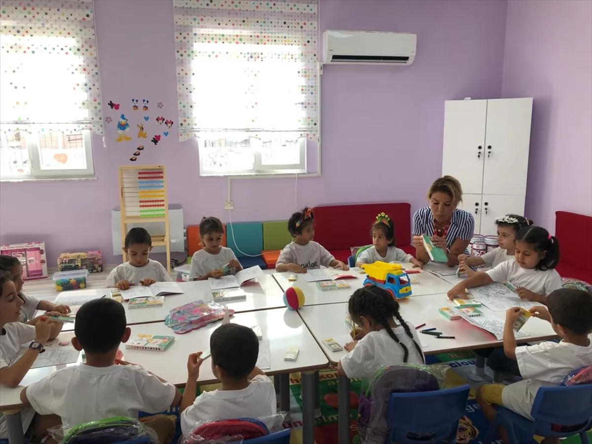 Adana'da, Çocuklar Gülsün Diye Derneği öncülüğünde yaptırılan anaokulu açıldı