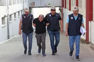 ADANA (AA) – Adana'da, saklandığı çiftlik evinde gözaltına alınan Fetullahçı