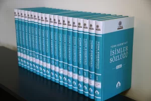 BAKÜ (AA) – Ahmet Yesevi Üniversitesi (AYÜ), 20 ciltten oluşan