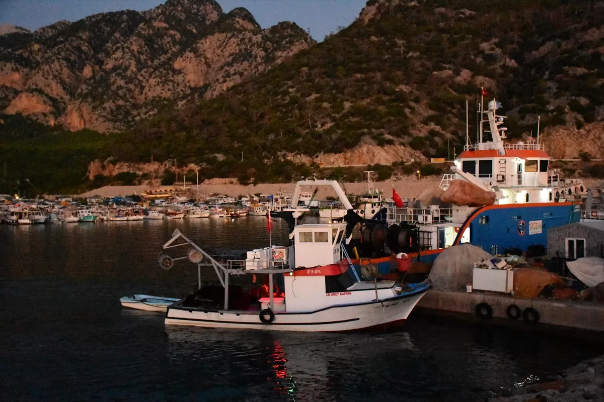 Akdenizli balıkçılar “vira bismillah” diyerek denize açıldı