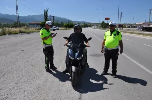 AMASYA (AA) – Amasya’nın Gümüşhacıköy ilçesinde, abartı egzoz ve motosiklet